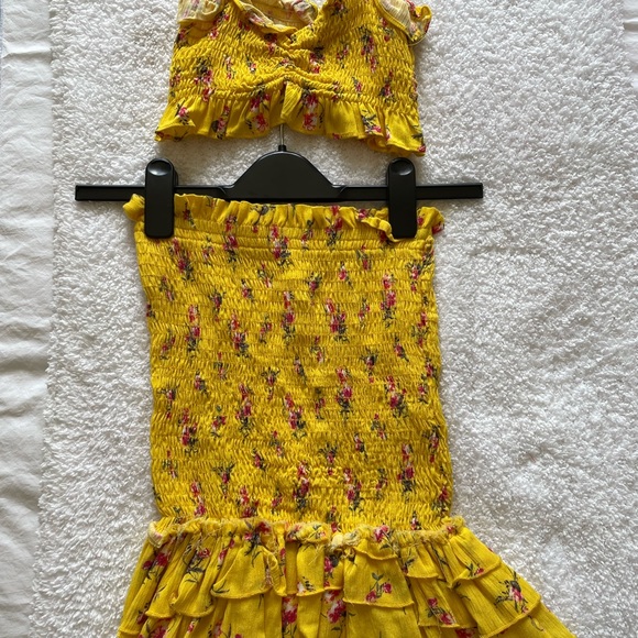 Matching yellow floral set - Picture 2 of 3
